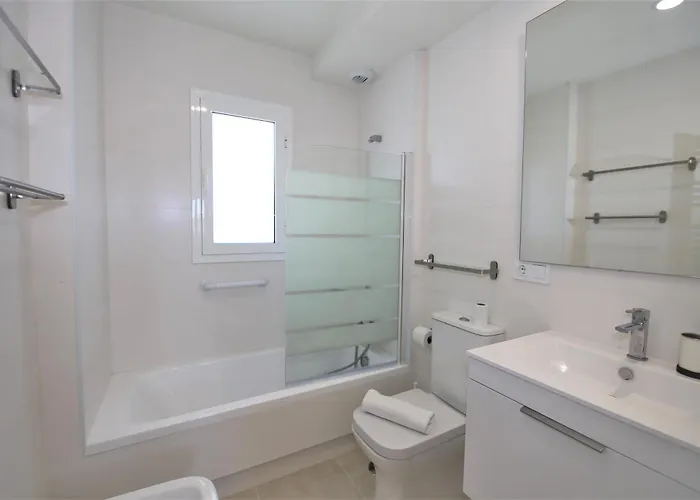 Port Iris Apartment *